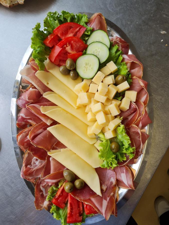 مبيت وإفطار Krnjak Restoran I Sobe Savic المظهر الخارجي الصورة