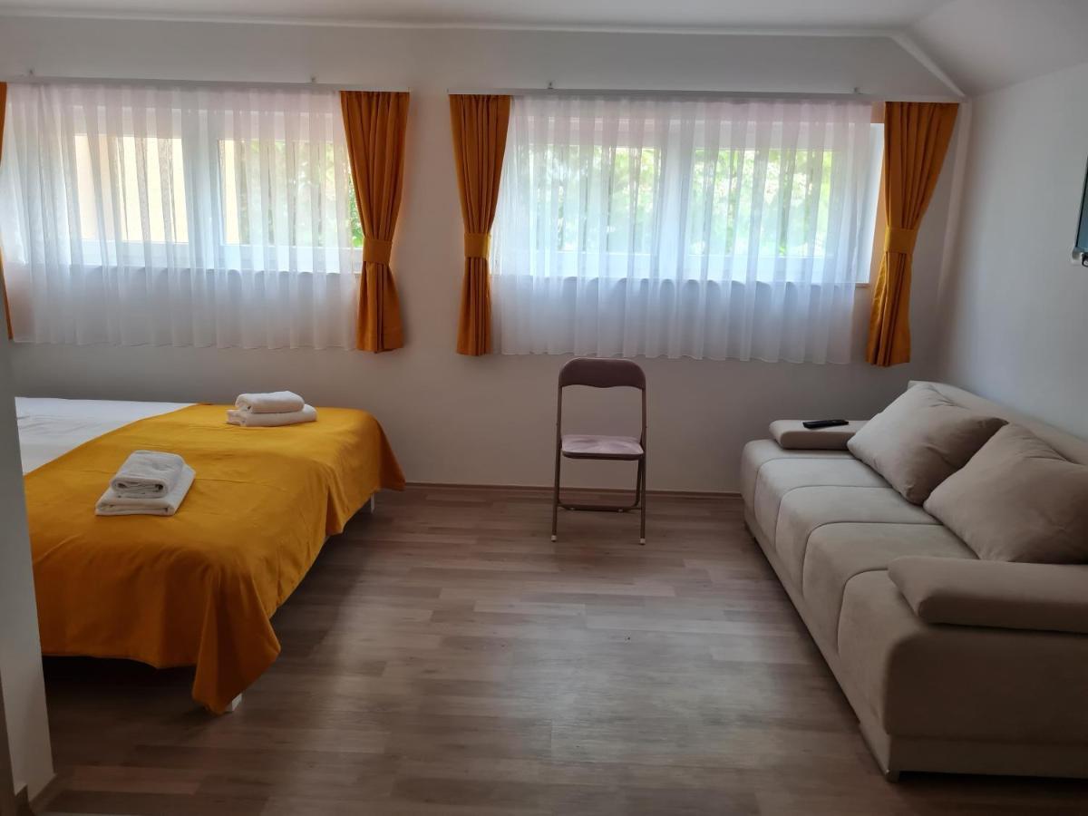 مبيت وإفطار Krnjak Restoran I Sobe Savic المظهر الخارجي الصورة