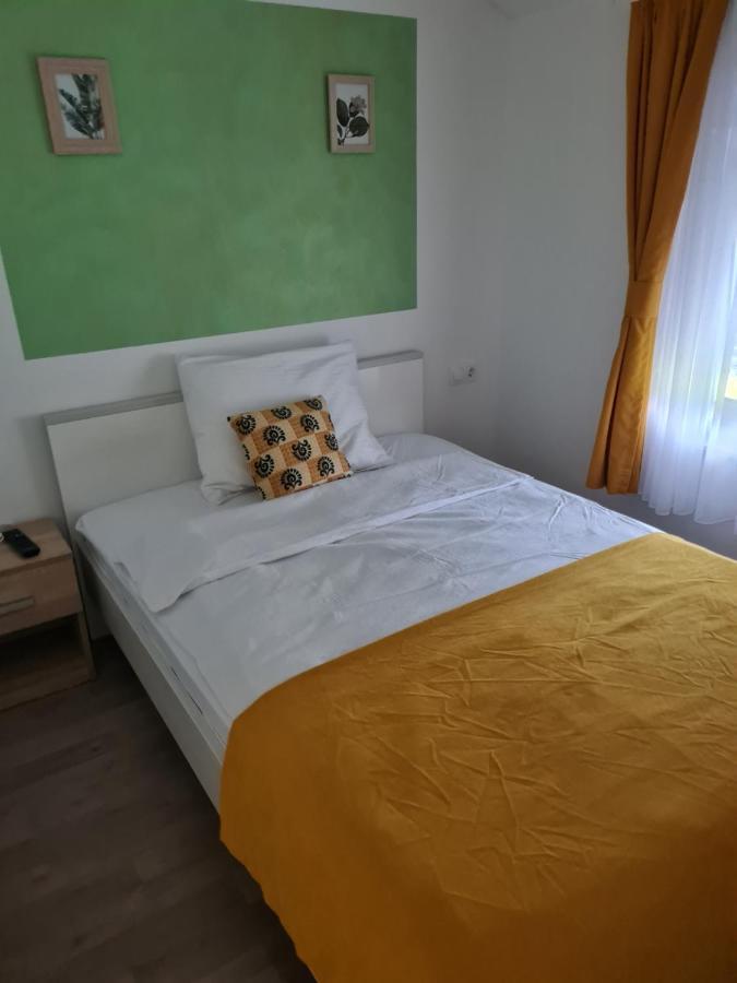 مبيت وإفطار Krnjak Restoran I Sobe Savic المظهر الخارجي الصورة
