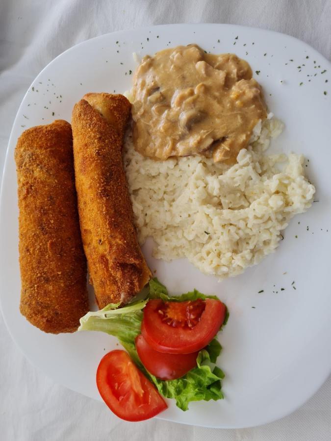 مبيت وإفطار Krnjak Restoran I Sobe Savic المظهر الخارجي الصورة