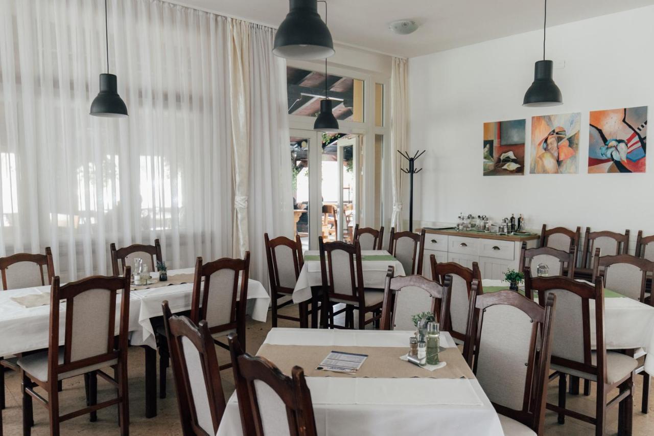 مبيت وإفطار Krnjak Restoran I Sobe Savic المظهر الخارجي الصورة