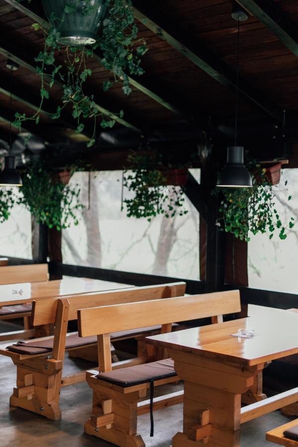 مبيت وإفطار Krnjak Restoran I Sobe Savic المظهر الخارجي الصورة