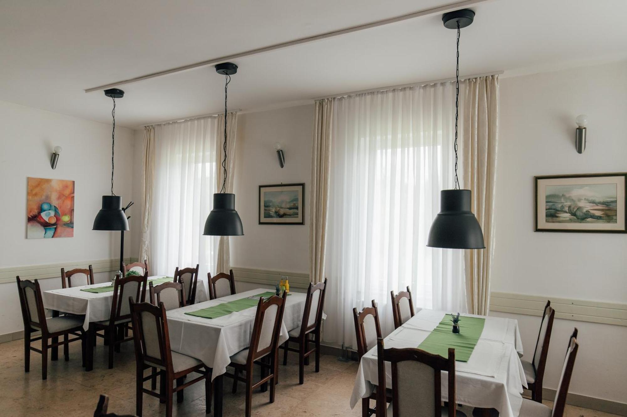 مبيت وإفطار Krnjak Restoran I Sobe Savic المظهر الخارجي الصورة